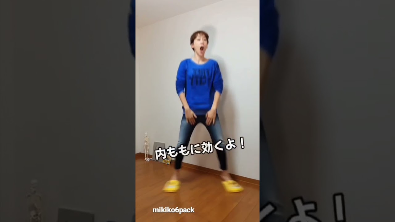 お正月太りしない！楽やせダンス♪スリッパや靴下でツルツル滑ると効くよ！撮影してたらめちゃ暑くなった😵💦　#shorts img